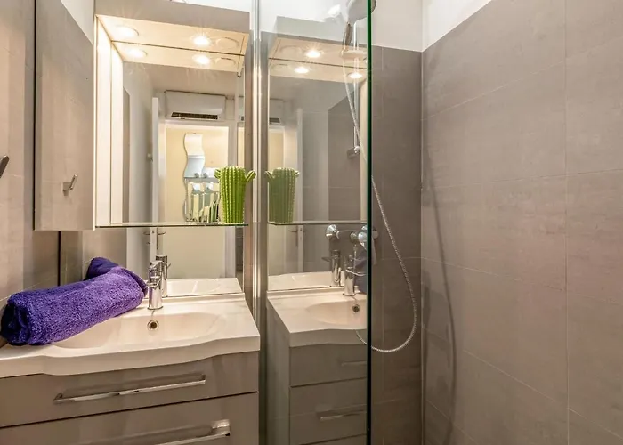 Apartment Les Coralines-5 By Interhome Sainte-Maxime